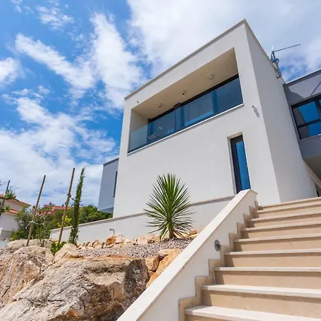 Silente Willa Salatić